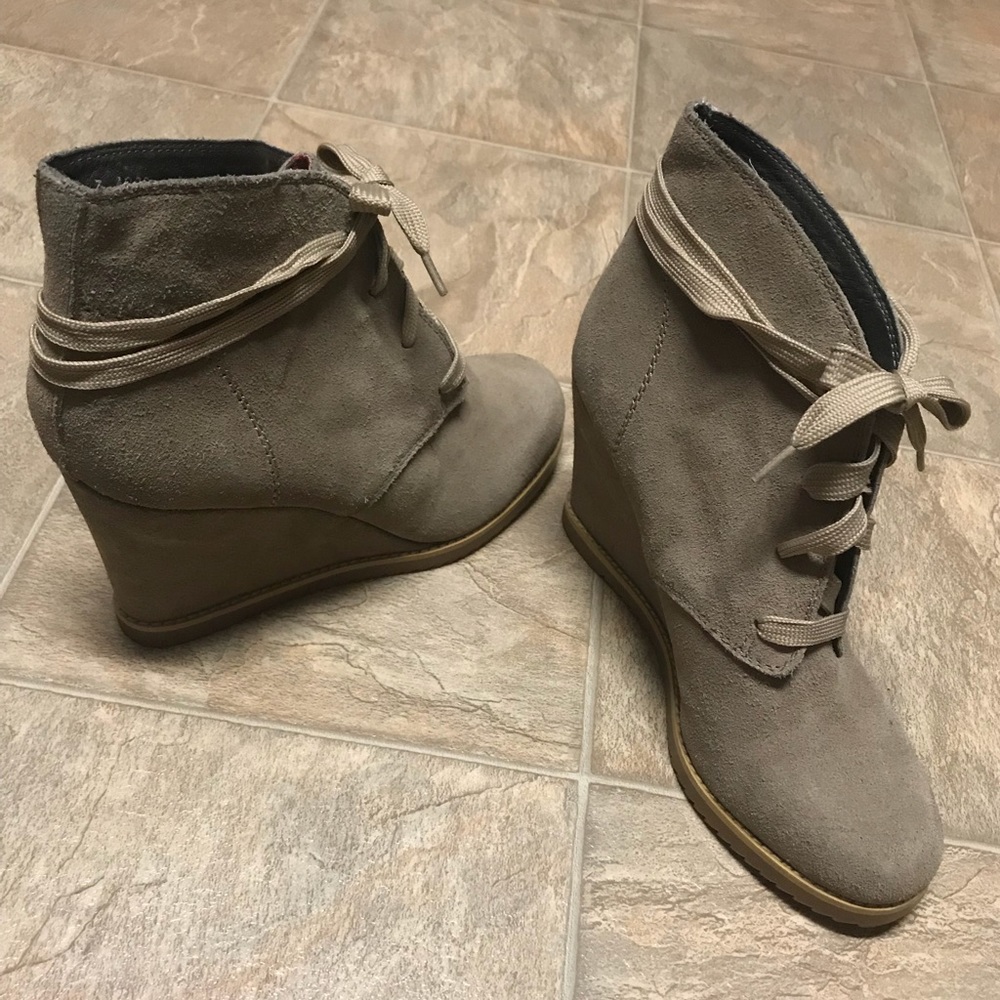 Emanuelle Vee Vera Pelle Suede Ankle Wedge W•38